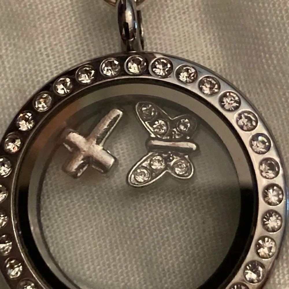 Origami owl necklace